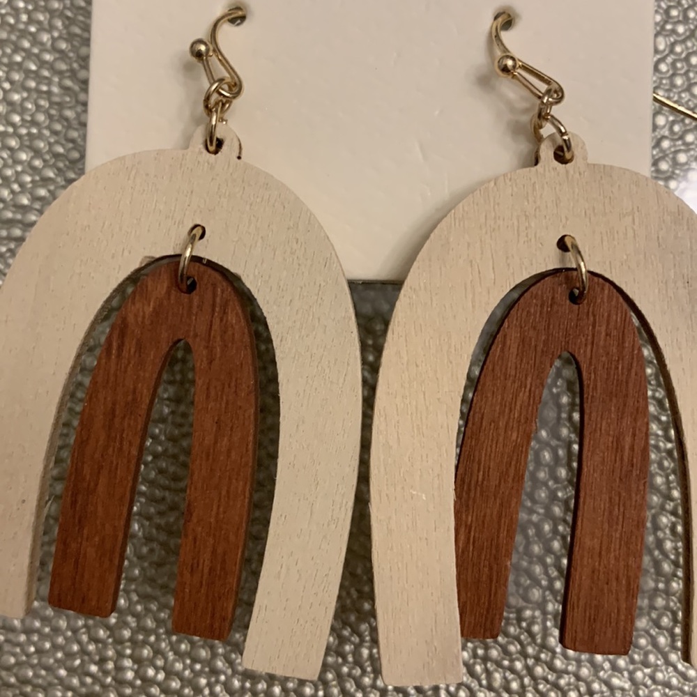 Retro Wood two-tone earrings - Picture 4 of 4